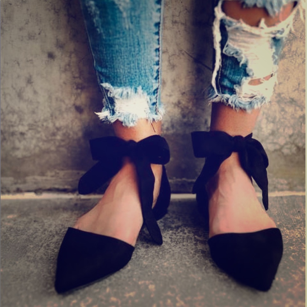 Brand New Peaks Pointed Wrap Flats.